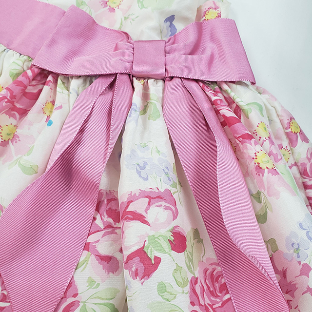 リボンに付着したシャンパンのシミ